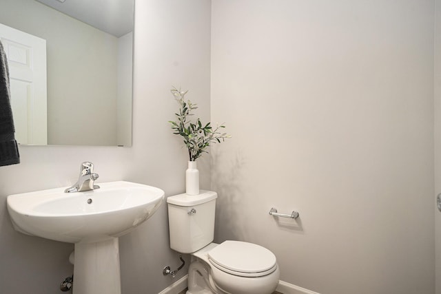 13662 Oasis Ave, Holland, MI 49424 - bathroom with baseboards