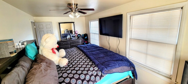 bedroom featuring a ceiling fan