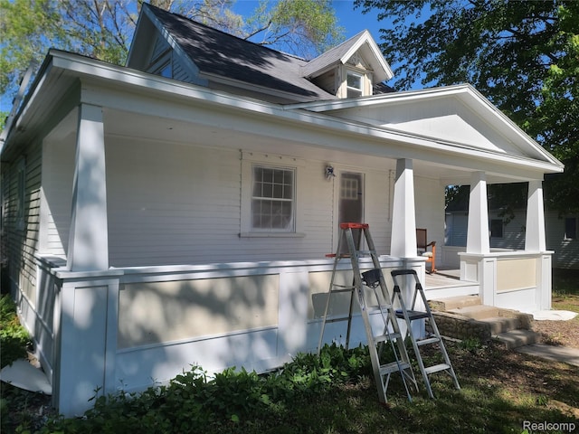 3685 Main St, Akron, MI 48701 - view of front facade featuring covered porch