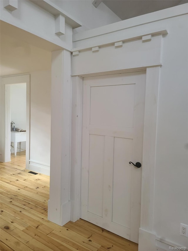 3685 Main St, Akron, MI 48701 - view of closet