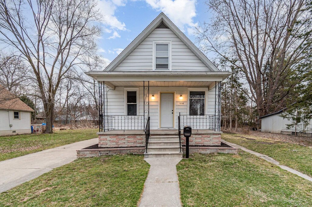 1536 Greenwich St, Saginaw, MI 48602 - photo 1