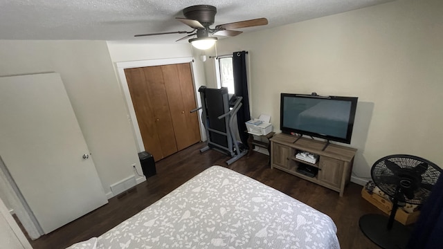 12181 Trail Creek Dr, Stanwood, MI 49346 - bedroom with wood finished floors, a closet, ceiling fan, and a textured ceiling