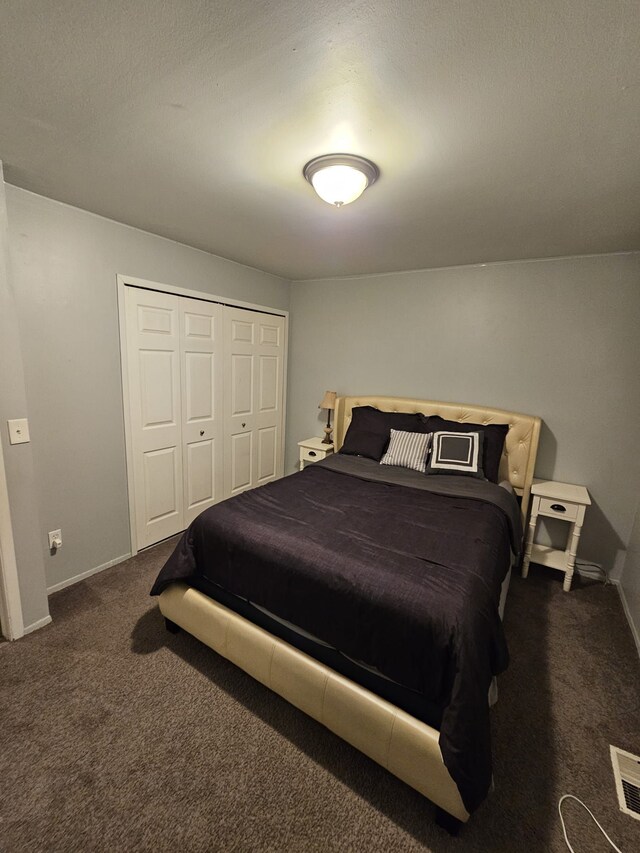 13940 Camelot Dr Unit 79, Sterling Heights, MI 48312 - carpeted bedroom with a closet, baseboards, and visible vents