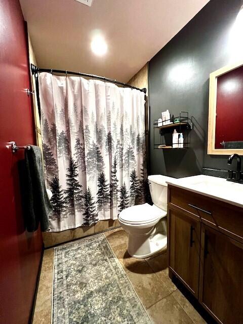 bathroom with a shower with shower curtain, toilet, and vanity
