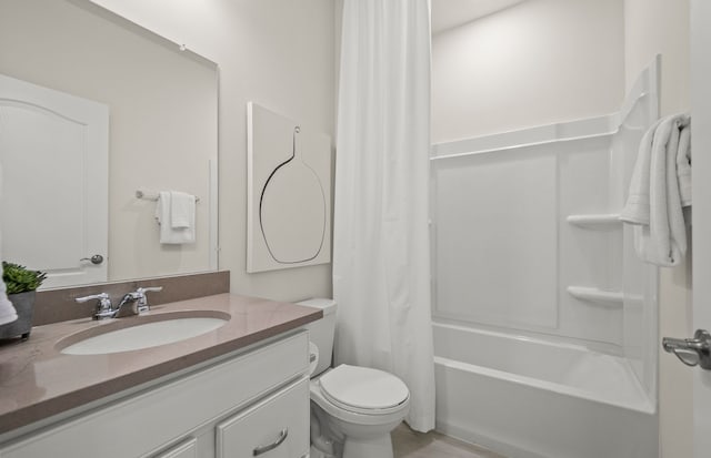 full bath featuring toilet, vanity, and shower / bath combo