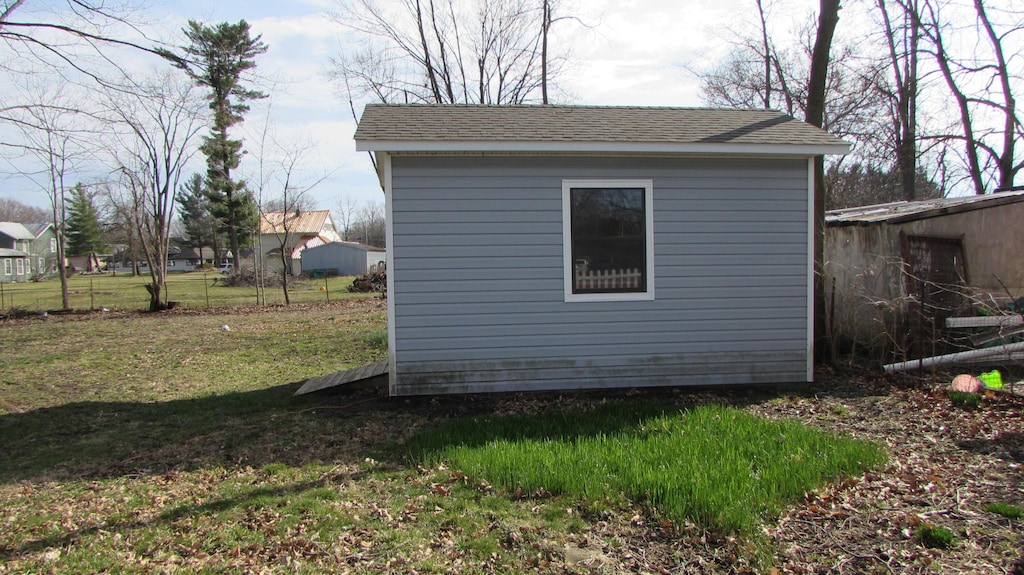 185 Henry St, Coldwater, MI 49036 - view of outbuilding with an outdoor structure