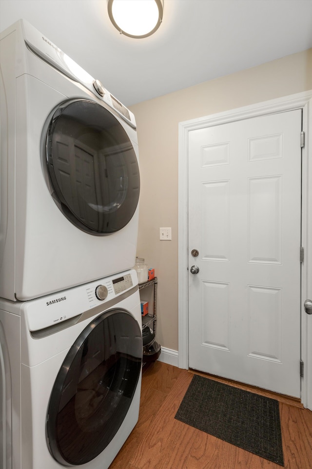 33172 Swallow Dr, Rockwood, MI 48173 - laundry area with light wood-style floors, stacked washer and dryer, baseboards, and laundry area