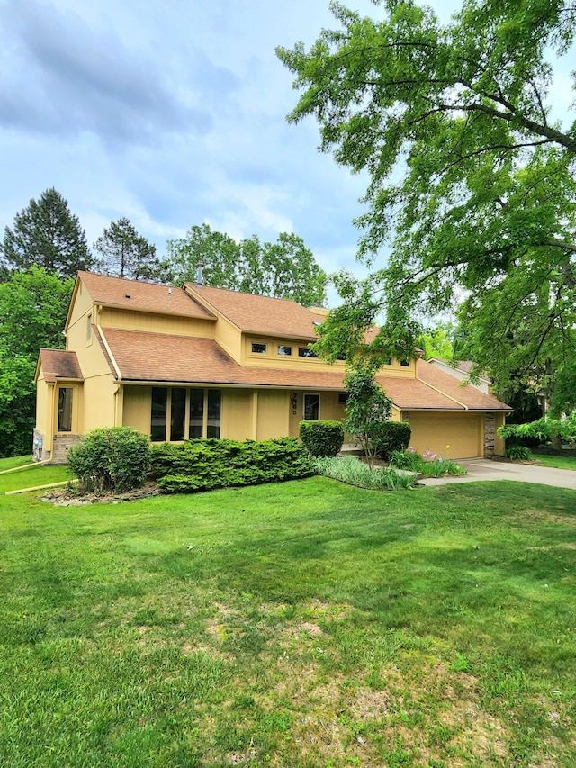 7465 Westbury Blvd, West Bloomfield, MI 48322 - view of front of property with a garage, driveway, a front lawn, and a shingled roof