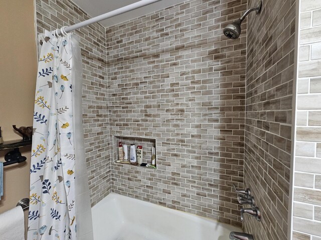 bathroom featuring shower / tub combo