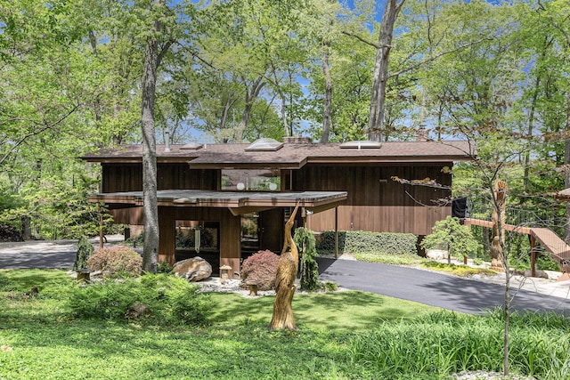 403 Riverview Dr, Ann Arbor, MI 48104 - back of property featuring a yard and roof with shingles