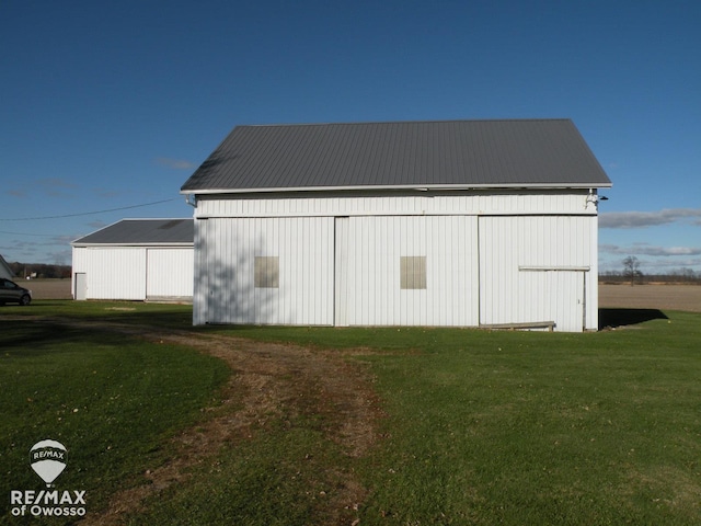 view of pole building with a yard