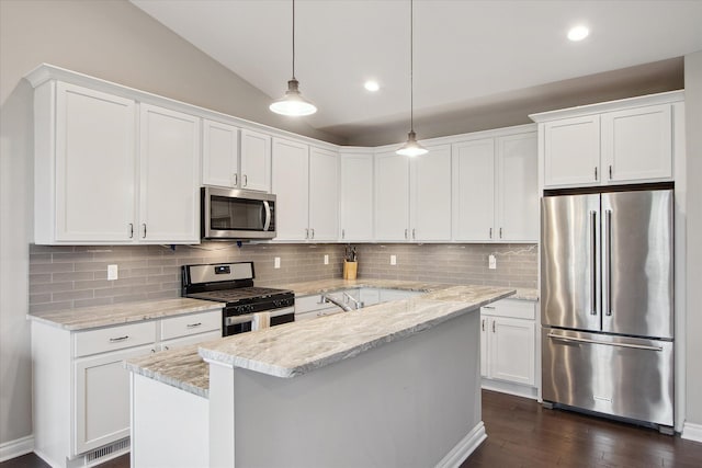 30909 Asbury Hill Ct, New Hudson, MI 48165 - kitchen featuring a center island with sink, vaulted ceiling, white cabinets, and appliances with stainless steel finishes