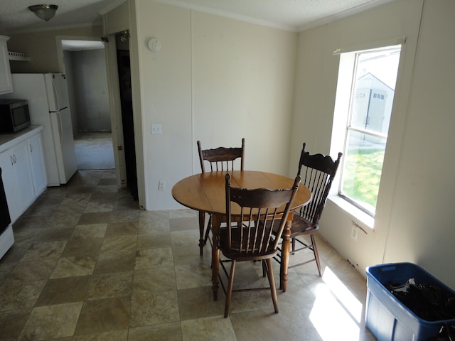 22025 Duvall, Romulus, MI 48174 - dining room with ornamental molding