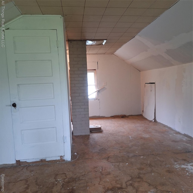 15368 Greydale St, Detroit, MI 48223 - empty room featuring vaulted ceiling