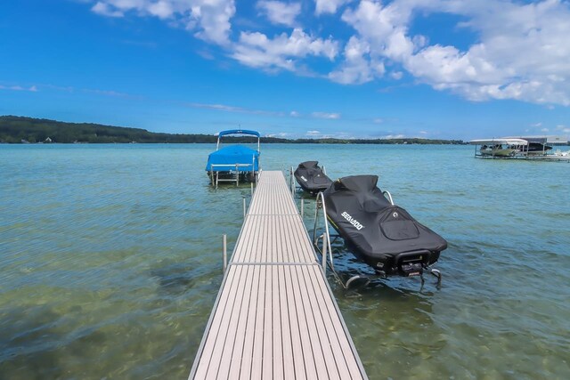 4537 E Duck Lake Rd, Lake Leelanau, MI 49653