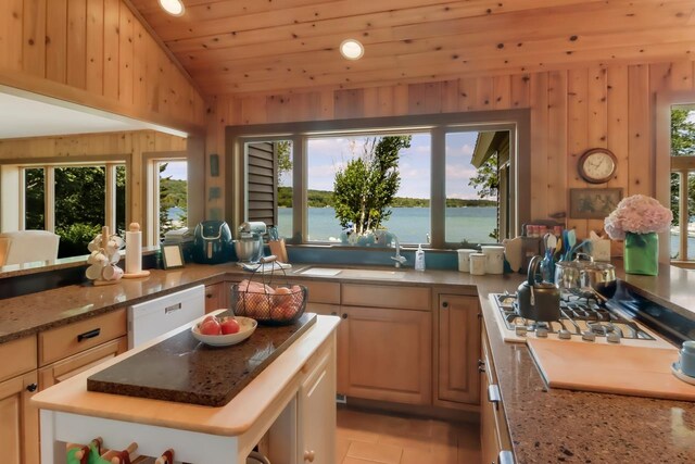 4537 E Duck Lake Rd, Lake Leelanau, MI 49653