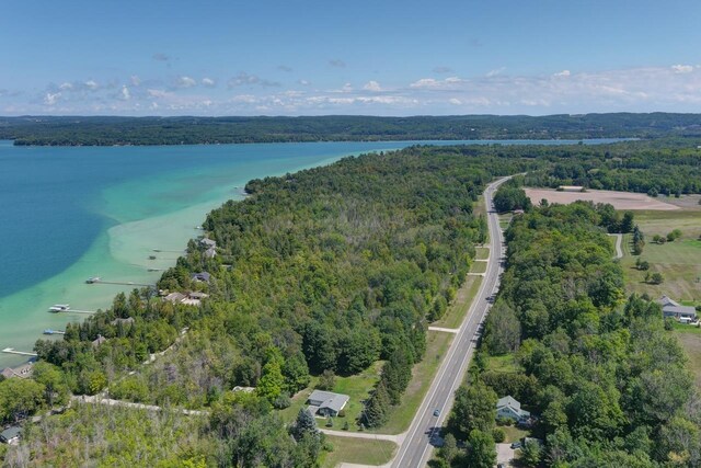 4537 E Duck Lake Rd, Lake Leelanau, MI 49653