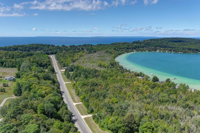 4537 E Duck Lake Rd, Lake Leelanau, MI 49653