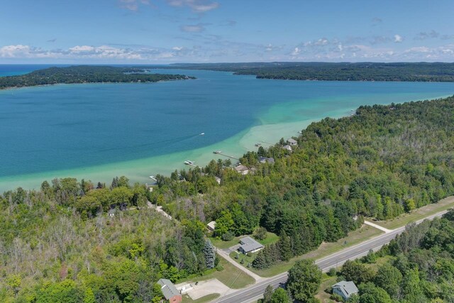 4537 E Duck Lake Rd, Lake Leelanau, MI 49653