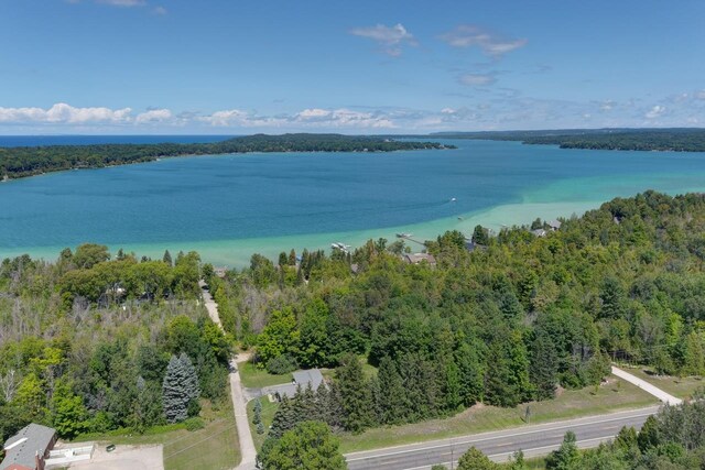4537 E Duck Lake Rd, Lake Leelanau, MI 49653