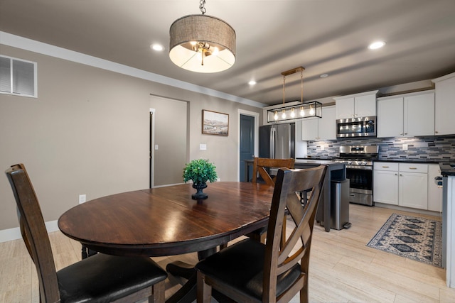 dining area featuring baseboards, visible vents, recessed lighting, and light wood-type flooring