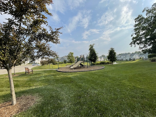 2667 Oxford Cir, Ann Arbor, MI 48103 - view of home's community with a yard