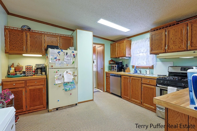 kitchen featuring light countertops, ornamental molding, a sink, and stainless steel appliances
