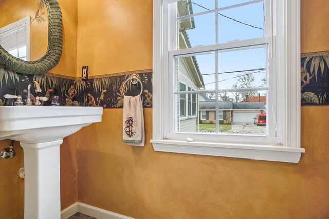 bathroom with baseboards