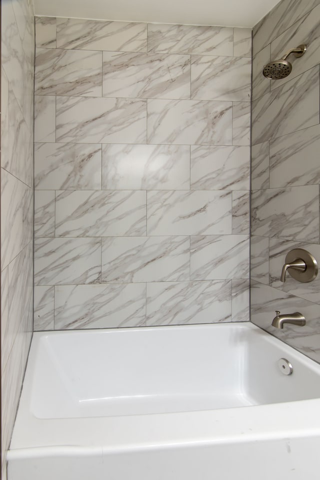 11135 Courville St, Detroit, MI 48224 - full bath with washtub / shower combination