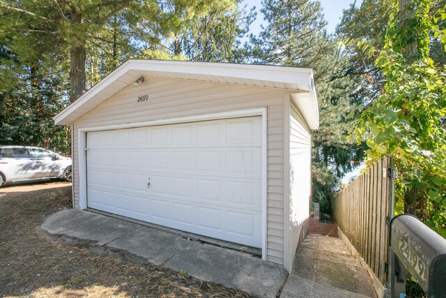 24199 N Shore Dr, Edwardsburg, MI 49112 - detached garage featuring fence