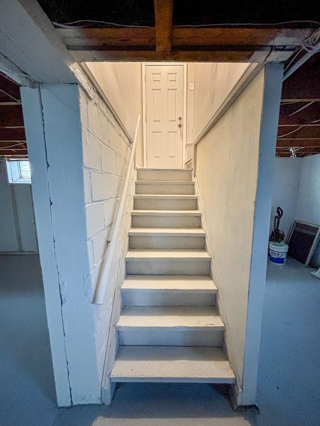 18484 Ashton Ave, Detroit, MI 48219 - view of stairs