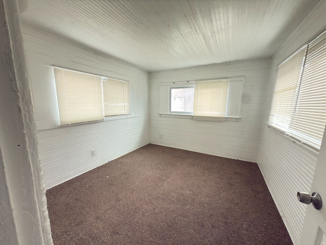 3297 Hazelwood St, Detroit, MI 48206 - empty room with carpet