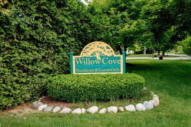 750 Centre Pl, Traverse City, MI 49686 - community sign with a yard