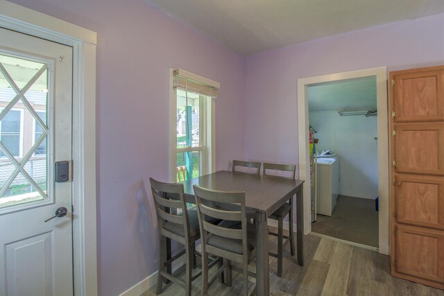 637 Prospect Ave NE, Grand Rapids, MI 49503 - dining space featuring healthy amount of natural light, light wood-style floors, and washer / clothes dryer