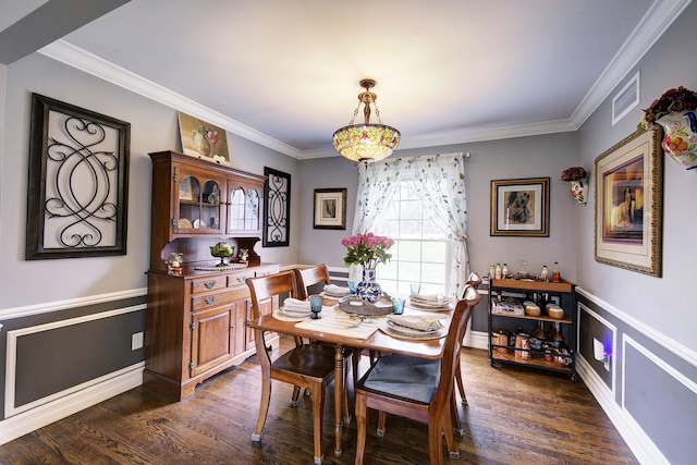 dining room featuring dark wood-style flooring, visible vents, and crown molding