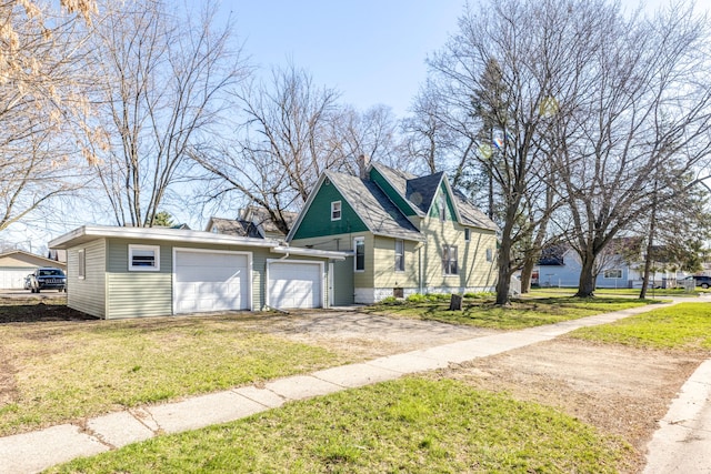 view of front of property with a front lawn, driveway, and a garage