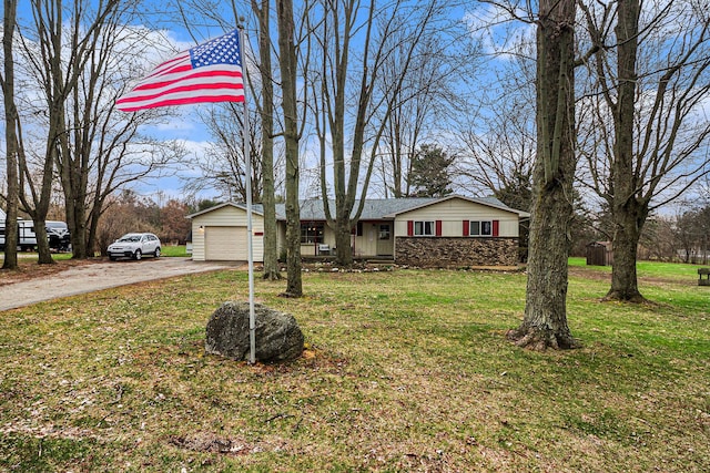 view of front facade with a front yard and driveway
