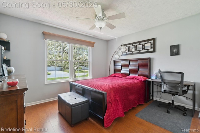 328 Split Rail Rdg, Williamston, MI 48895 - bedroom featuring wood finished floors, a textured ceiling, baseboards, and ceiling fan