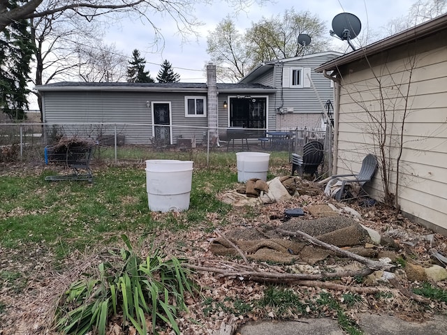 3508 Easthampton Dr, Flint, MI 48503 - rear view of house featuring fence