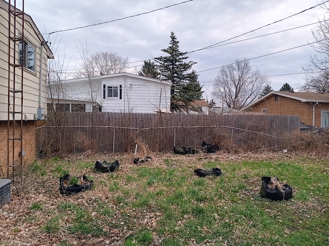 3508 Easthampton Dr, Flint, MI 48503 - view of yard featuring fence