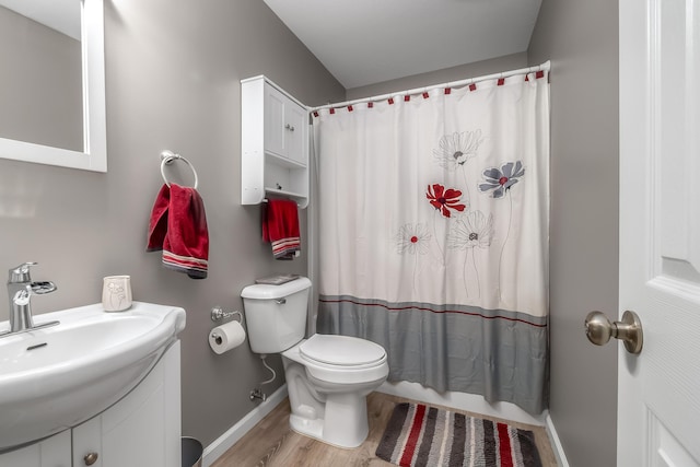 bathroom with baseboards, toilet, wood finished floors, vanity, and a shower with curtain