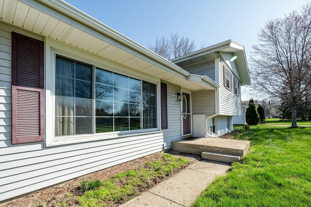 1373 Kingman Dr, Saint Joseph, MI 49085 - entrance to property featuring a yard