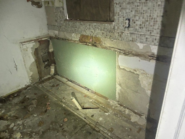 10880 Nottingham Rd, Detroit, MI 48224 - view of bathroom