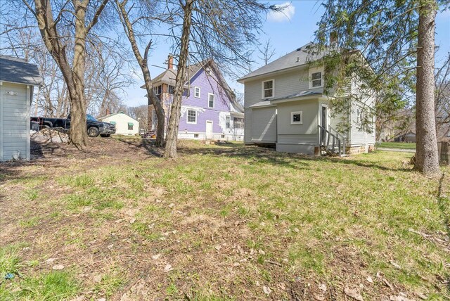 1026 S Jackson St, Jackson, MI 49203 - view of yard featuring entry steps