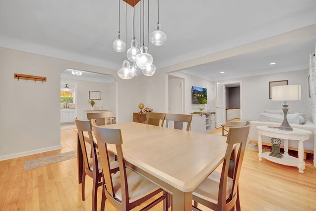 4423 Groveland Ave, Royal Oak, MI 48073 - dining room with light wood-type flooring, an inviting chandelier, baseboards, recessed lighting, and arched walkways