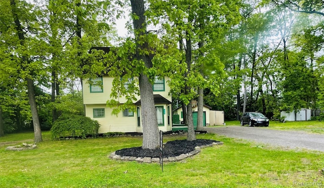 4725 Hickory Dr, Highland, MI 48356 - view of front of home featuring a front lawn
