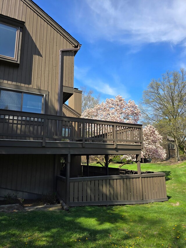 exterior space featuring a yard