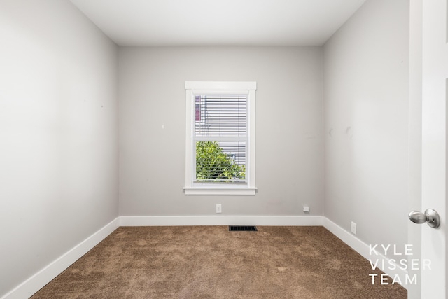 135 Houseman Ave NE, Grand Rapids, MI 49503 - empty room with carpet and baseboards
