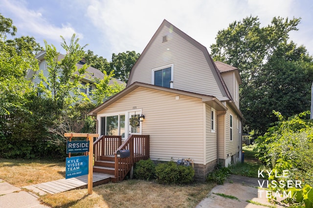 135 Houseman Ave NE, Grand Rapids, MI 49503 - view of front of property with a gambrel roof
