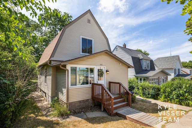 135 Houseman Ave NE, Grand Rapids, MI 49503 - dutch colonial with a gambrel roof